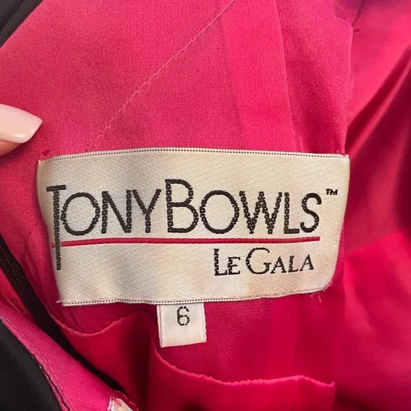 Tony Bowls black and pink formal dress. Size 6 but taken in as a 4 - Picture 3 of 4